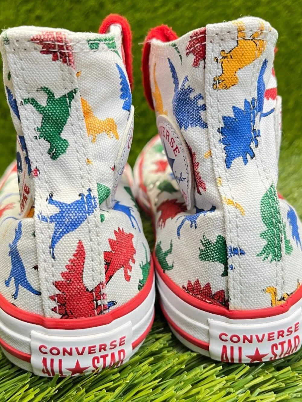 Converse Chuck Taylor All Star Boys Size 2Y White Red Athletic Shoes Sneakers
